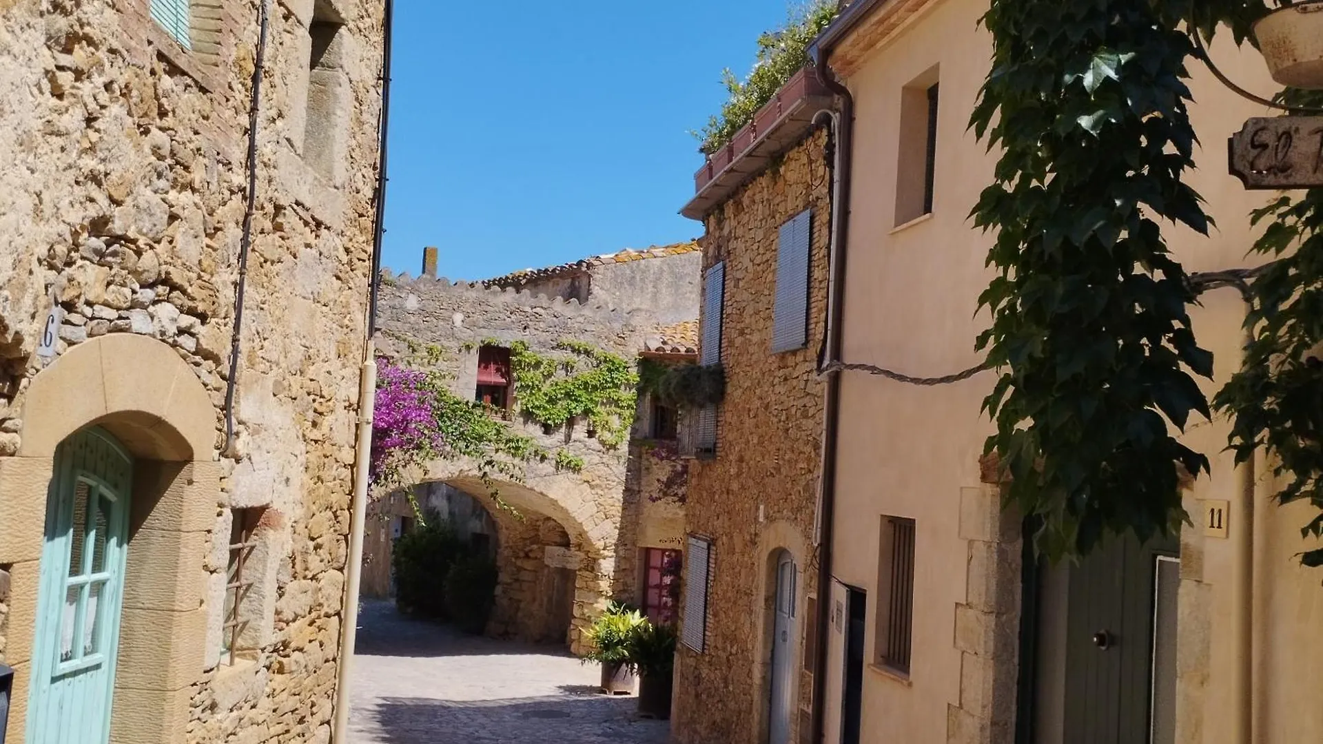 Inn Emporda Habitaciones Peratallada España
